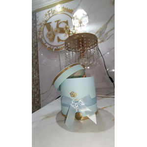 Caja Cilíndrica Celeste con Detalles Dorados y Lazo