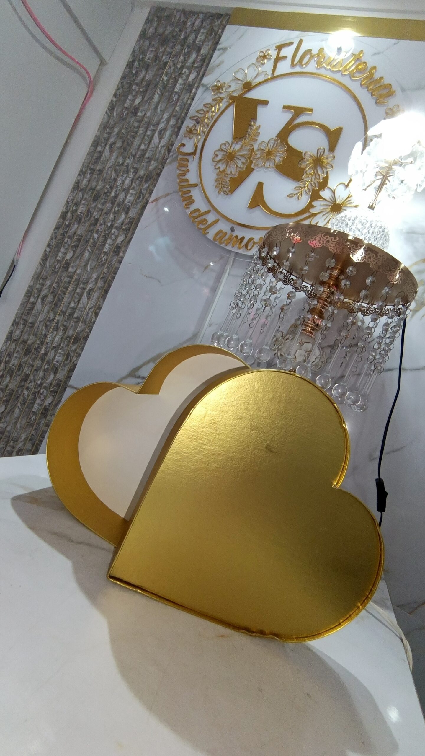 Caja Corazón Dorada y Blanca