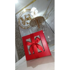 Caja Cuadrada Roja con Ventana y Lazo