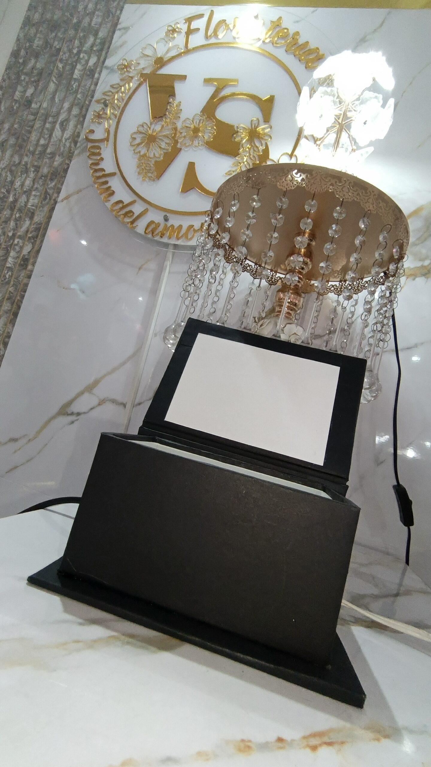 Caja de Regalo Negra Tipo Sobre con Tarjeta