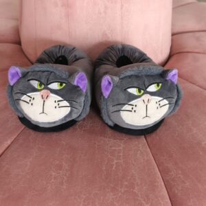 Pantuflas Peluche Gatito Gris “Carita Seria”