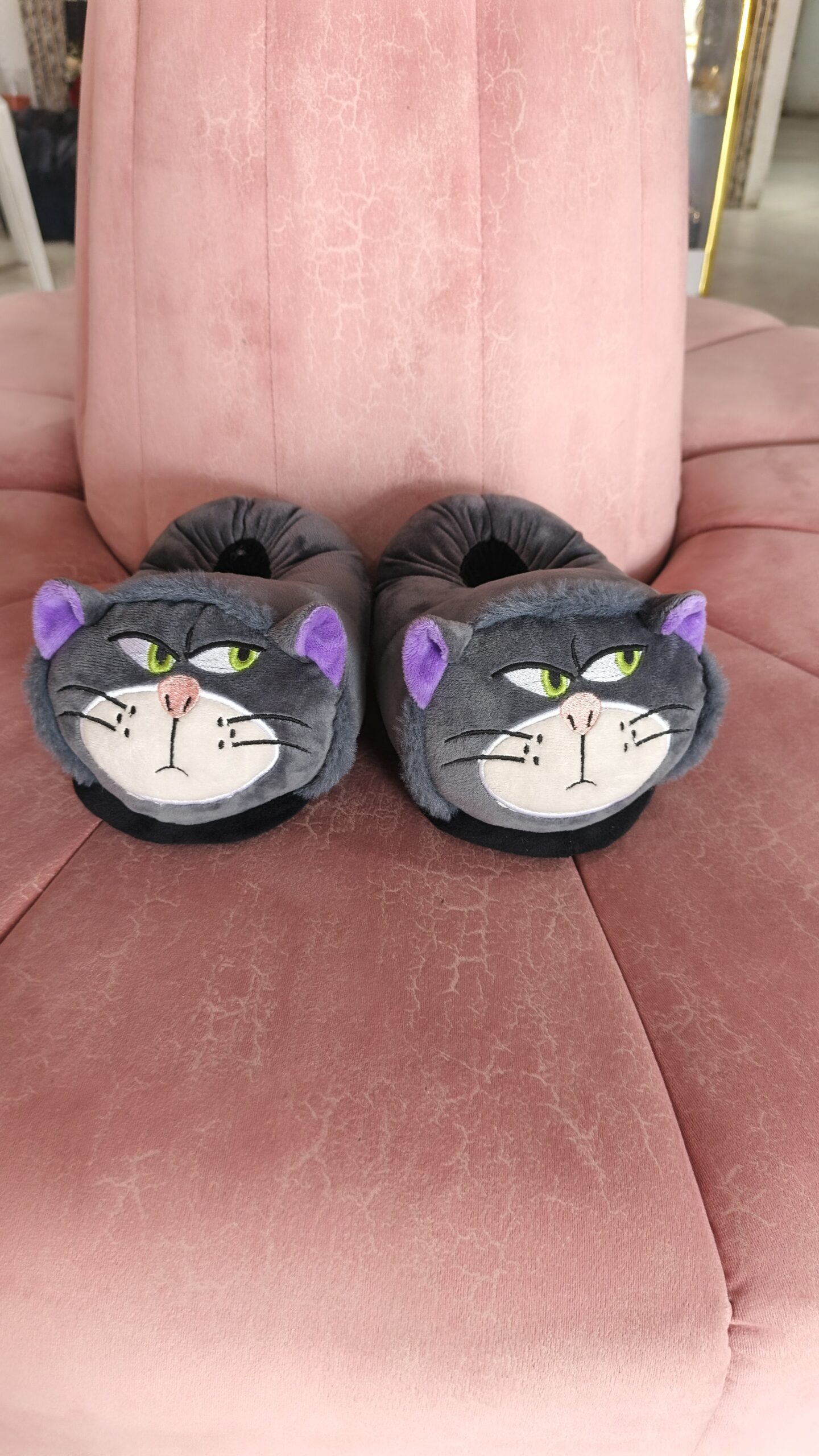 Pantuflas Peluche Gatito Gris “Carita Seria”