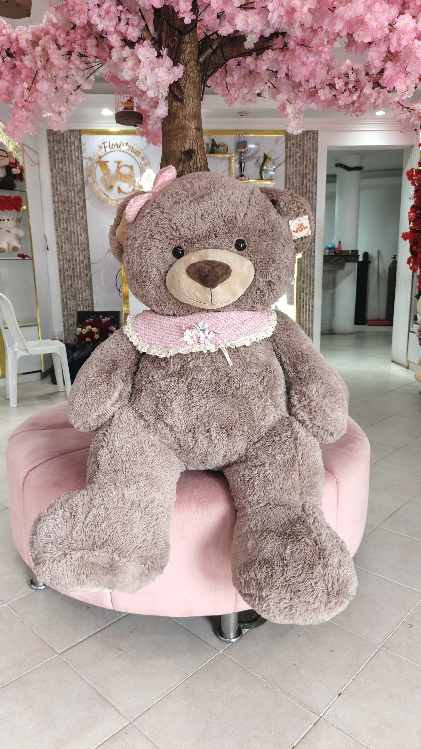 Osa Gigante Gris con Moño Rosado y Cuellito